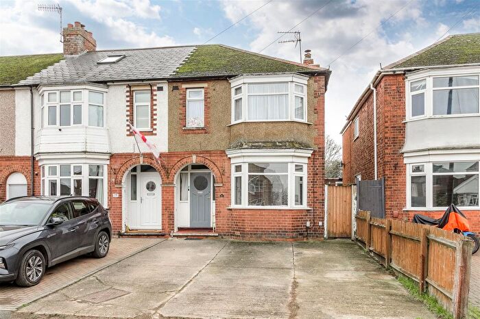 3 Bedroom Property For Sale In Hillside Road, Wellingborough, NN8