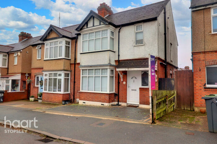 3 Bedroom Semi-Detached House For Sale In Norfolk Road, Luton, LU2