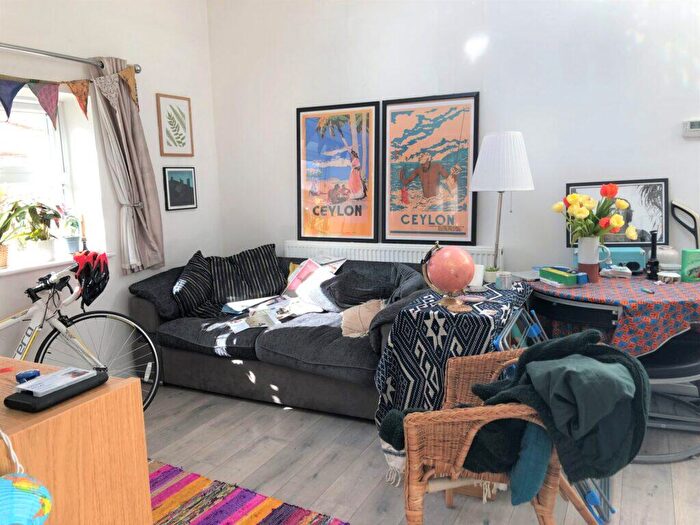 1 Bedroom Flat To Rent In Flat Cresswell Grove - Didsbury, M20