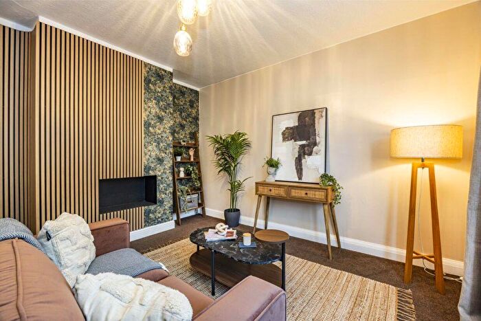 3 Bedroom Semi Detached House For Sale In Gibbing Greaves Road, Brecks, S65