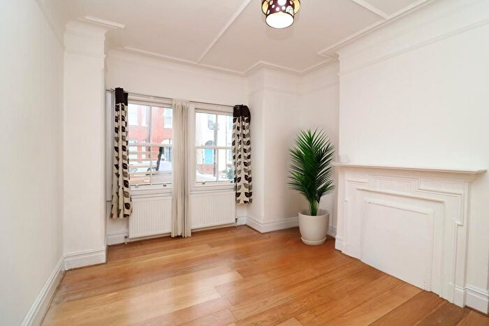 1 Bedroom Flat To Rent In Lucien Road, London, SW17