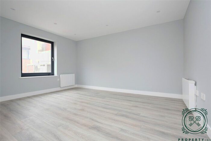 2 Bedroom Flat To Rent In High Street, London, E17