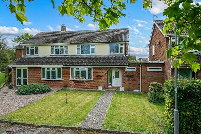 4 Bedroom Semi-Detached House For Sale In Grasmere, Aylesbury, Bucks., HP21