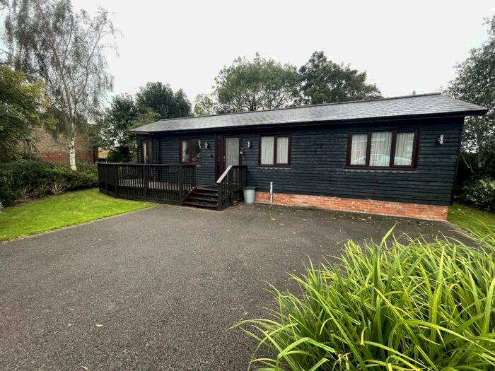 3 Bedroom Bungalow To Rent In Watchfield, Highbridge, TA9
