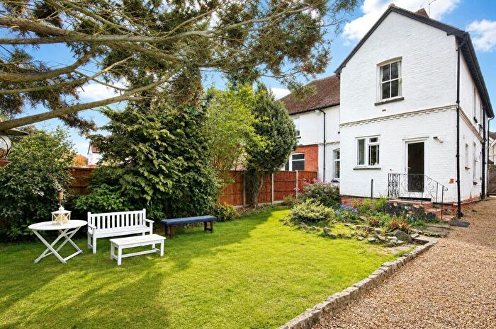 2 Bedroom Apartment To Rent In York Road, Woking, Surrey, GU22