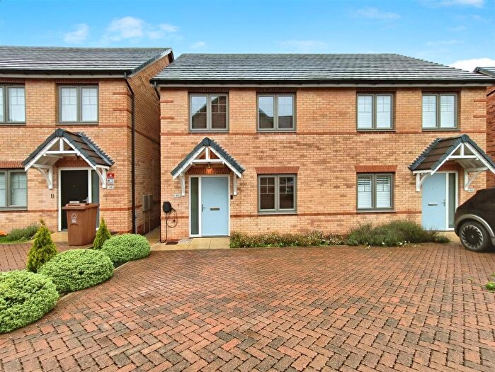 3 Bedroom Semi-Detached House For Sale In Waterfield Way, Clipstone Village, Mansfield, NG21