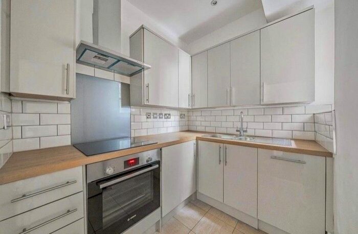 2 Bedroom Flat To Rent In Holland Park Avenue, London, W11