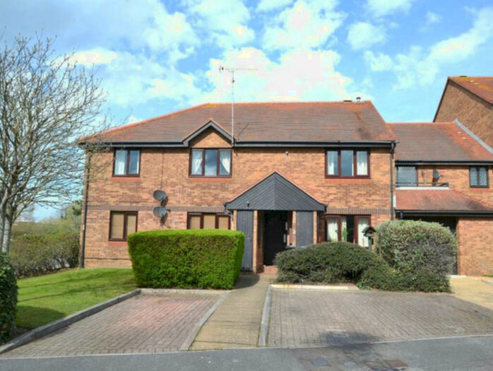 1 Bedroom Flat To Rent In Waldren Close, Poole, BH15