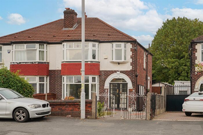 3 Bedroom Semi-Detached House For Sale In Mauldeth Road West, Chorlton, M21