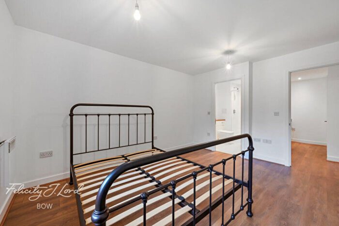 2 Bedroom Flat For Sale In Meath Crescent, London, E2