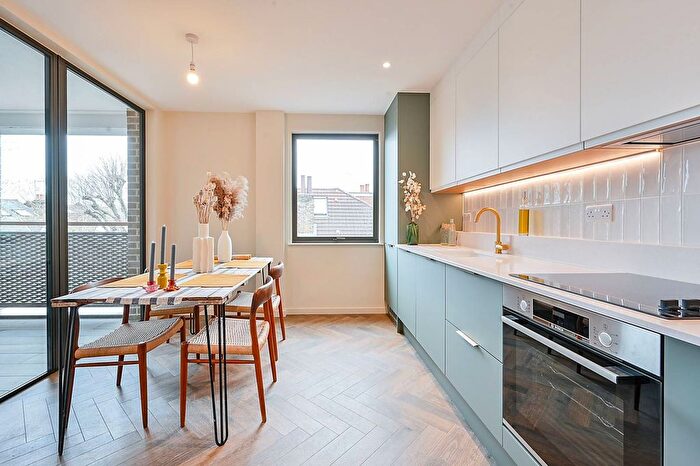 2 Bedroom Flat For Sale In Harlequin Court, Ealing, W5