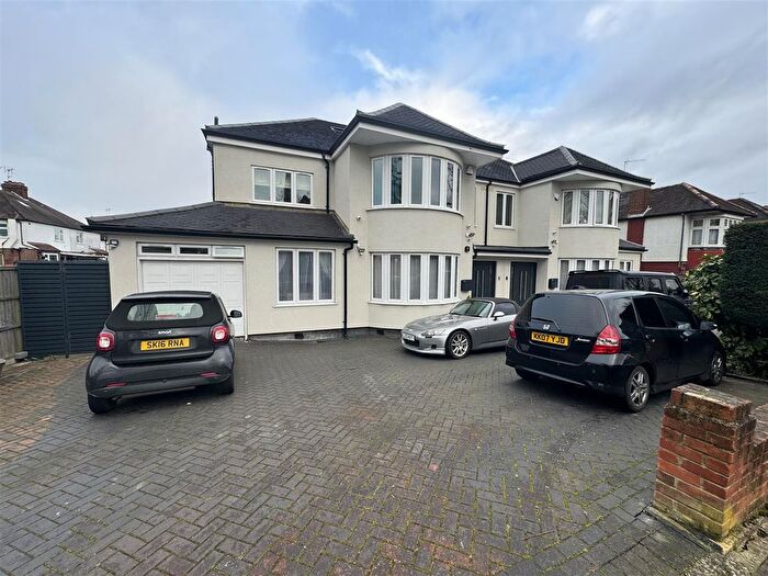 1 Bedroom Flat To Rent In Prince George Avenue, Oakwood, N14