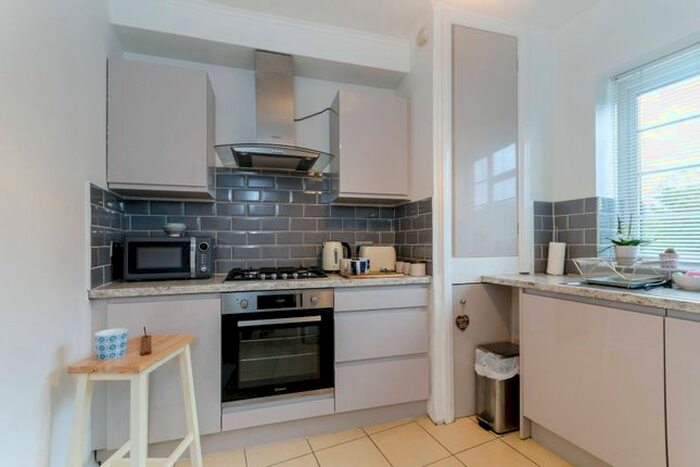 1 Bedroom Flat To Rent In Robin Hood Way, Kingston Vale, London, SW15