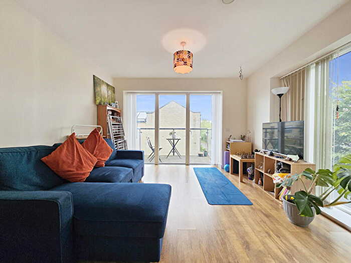 1 Bedroom Flat For Sale In Harvest Road, Cambridge, CB2