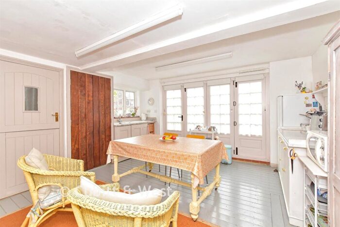 3 Bedroom Semi Detached House For Sale In Tarrant Street, Arundel, West Sussex, BN18