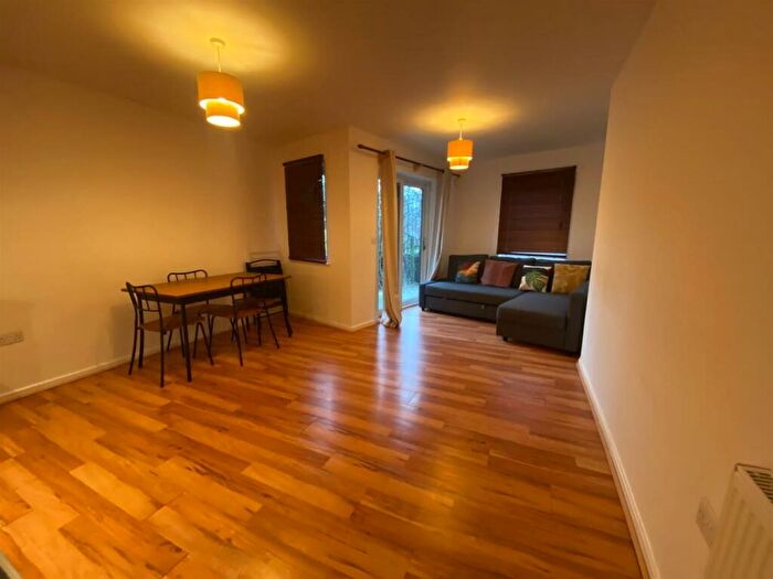 2 Bedroom Flat To Rent In The Frame, A The Waterfront, Sports City, M11