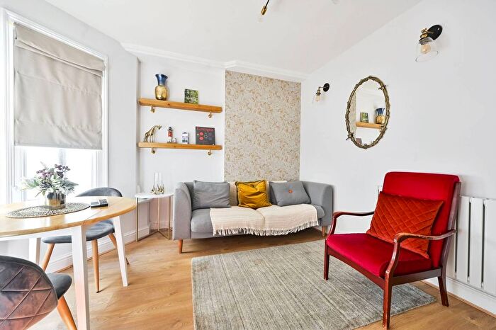 1 Bedroom Flat To Rent In Comeragh Road, Barons Court, London, W14