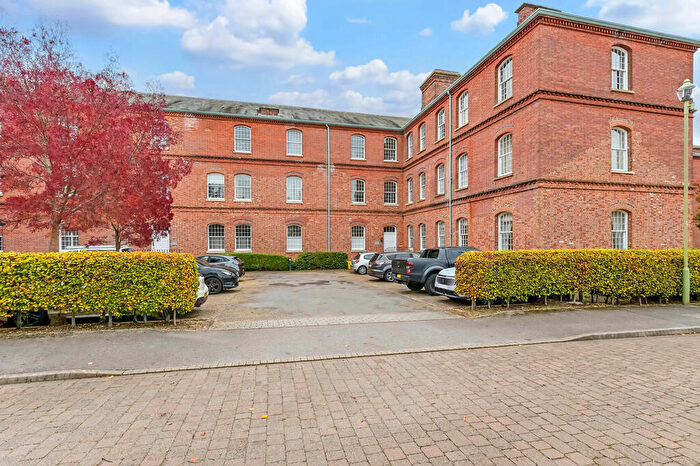 2 Bedroom Apartment For Sale In Kingswood Place, Boundary Walk, PO17
