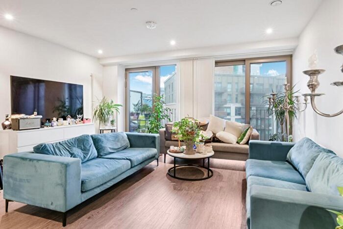 3 Bedroom Apartment For Sale In Western Gateway, London, E16