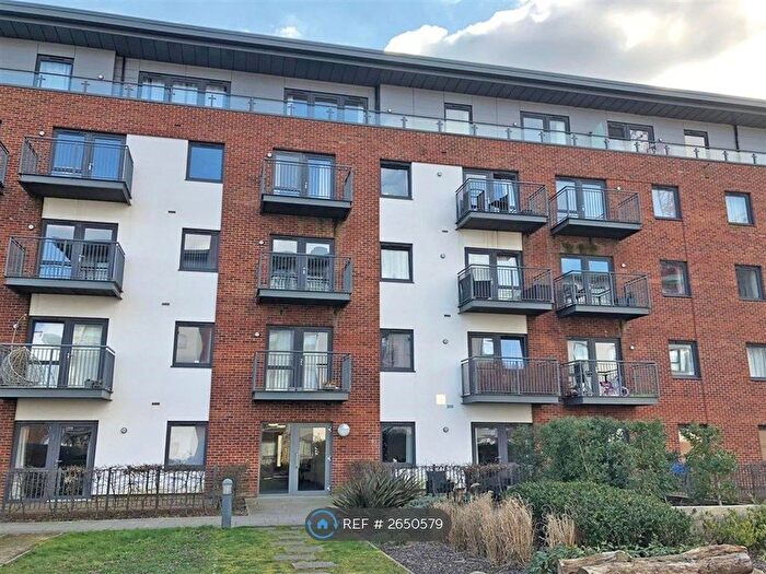 2 Bedroom Flat To Rent In Denyer Walk, Southampton, SO19