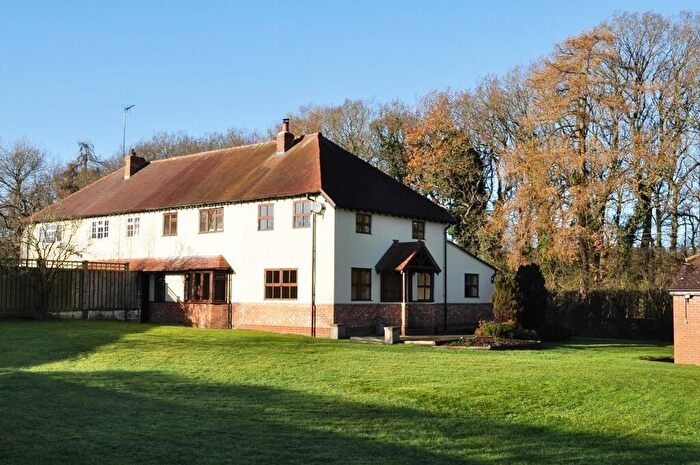 4 Bedroom Semi-Detached House To Rent In Blackmires Lane, Silverstone, NN12