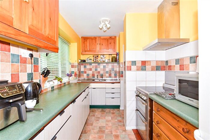 3 Bedroom Detached House For Sale In Marsh Road, Halling, Rochester, Kent, ME2