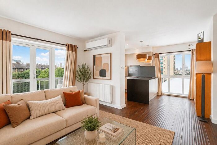 2 Bedroom Flat To Rent In Jetty Court, Old Bellgate Place, London, E14