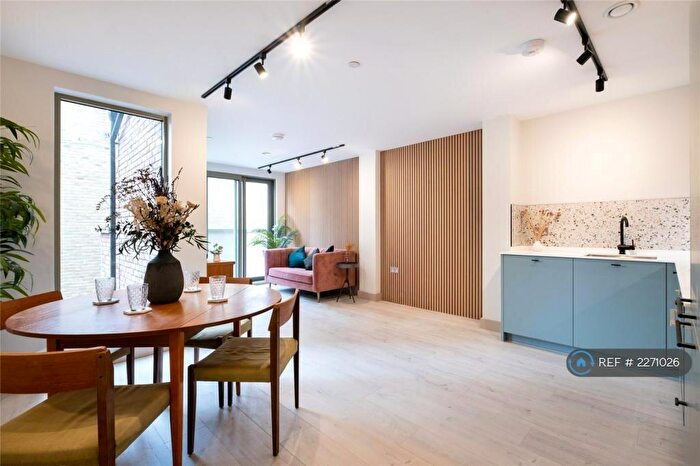 2 Bedroom Flat To Rent In Balham High Road, London, SW12