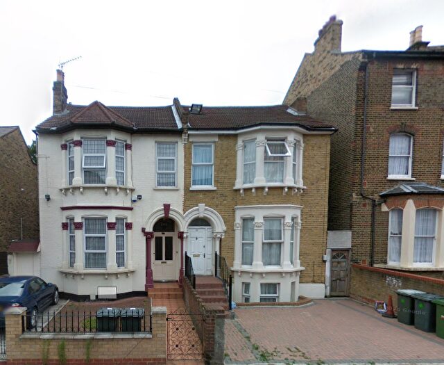 3 Bedroom Flat To Rent In Atherton Road, Forest Gate, E7