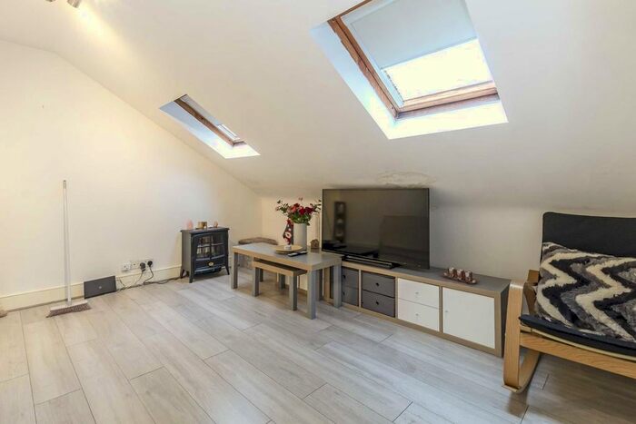 1 Bedroom Flat To Rent In Northfield Avenue, London, W5