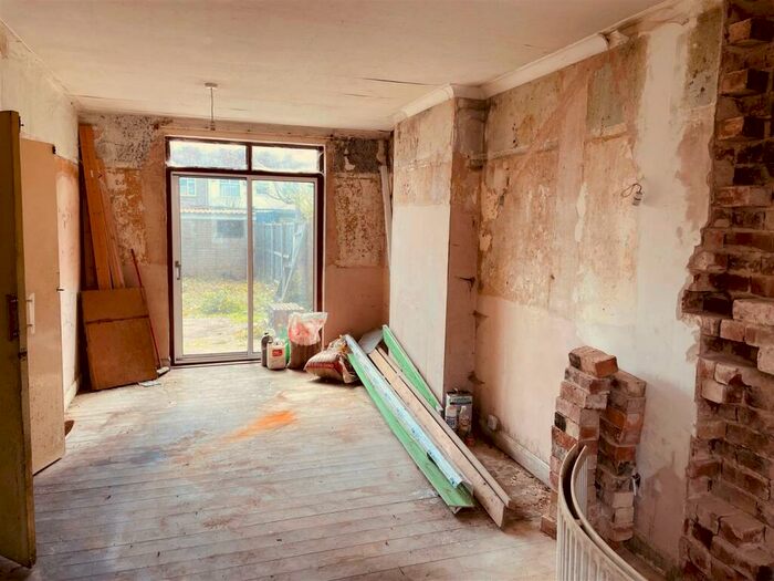 3 Bedroom End Of Terrace House For Sale In Burnaby Road, Radford