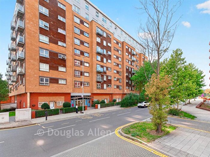 2 Bedroom Apartment For Sale In Cherrydown East, Basildon, Essex, SS16