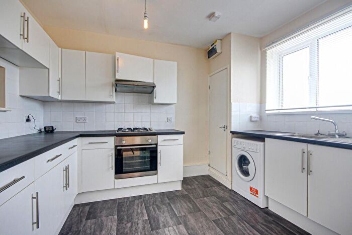2 Bedroom Flat To Rent In Glenville Parade, Hucclecote, Gloucester, GL3
