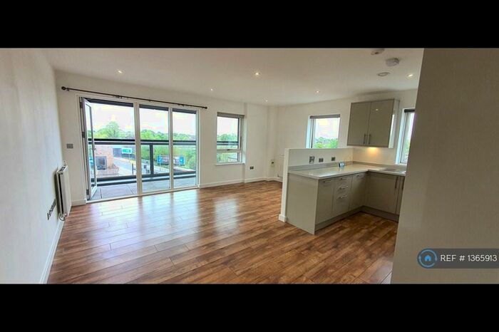 2 Bedroom Flat To Rent In Floral Court, London, N13