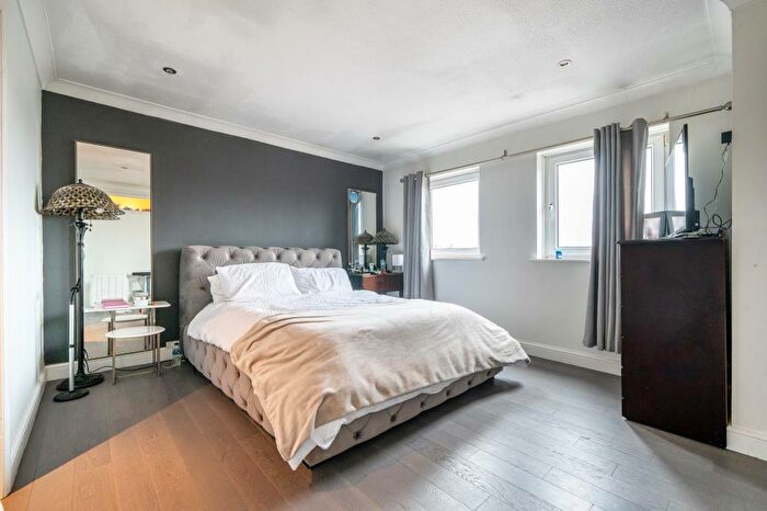 1 Bedroom Flat For Sale In Bicester, Oxfordshire, OX26