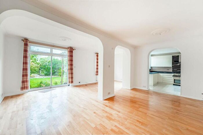 6 Bedroom Semi-Detached House To Rent In Rayners Lane, North Harrow, Pinner, HA5