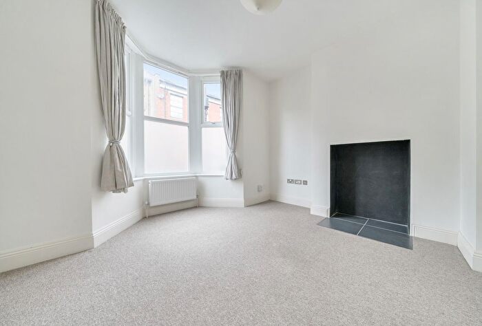 1 Bedroom Flat For Sale In Lower Cheltenham Place, Bristol, BS6