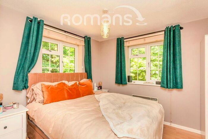 1 Bedroom Flat To Rent In Hawkesworth Drive, Bagshot, GU19