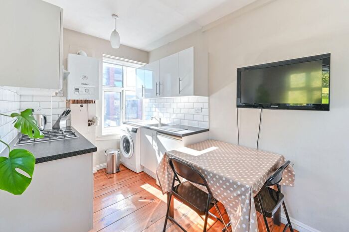 2 Bedroom Flat For Sale In Effra Court, Brixton, London, SW2
