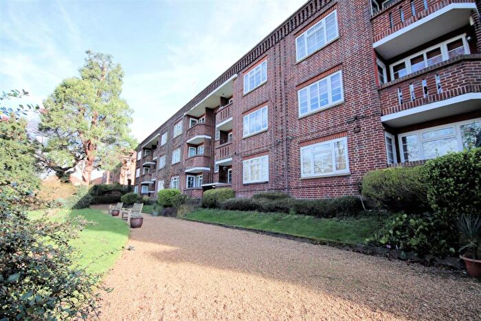 2 Bedroom Apartment For Sale In The Mount, Luton, LU3