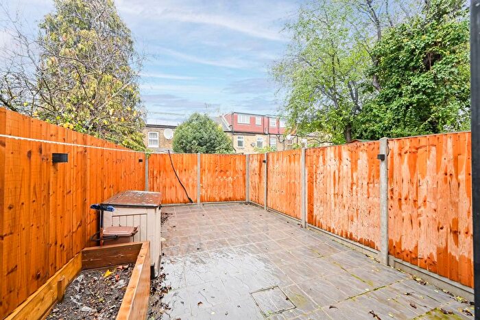 4 Bedroom Terraced House To Rent In Walthamstow, Walthamstow, London, E17