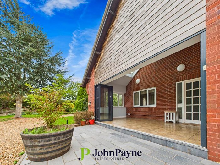 3 Bedroom Bungalow To Rent In Stoneleigh Road, Baginton, Warwickshire, CV8