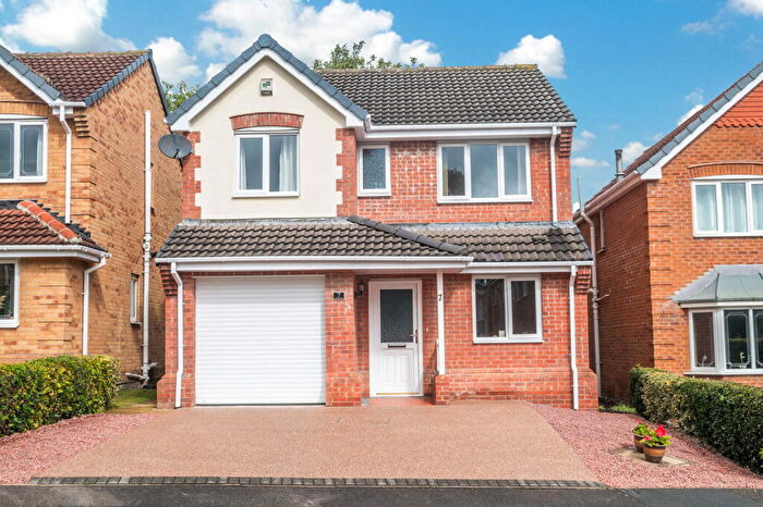 4 Bedroom Detached House For Sale In Westfield Court, Dalton, Huddersfield, HD5
