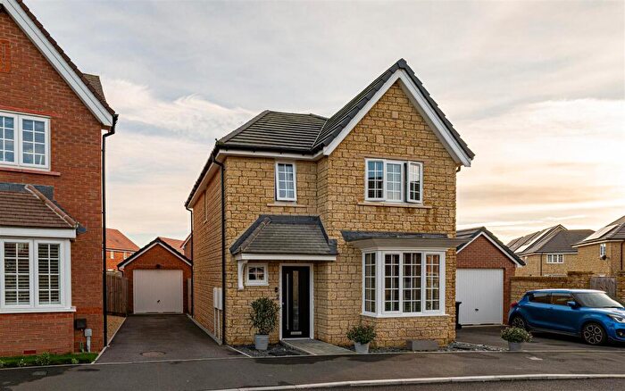 3 Bedroom Detached House For Sale In Bay Gardens, Melksham, SN12