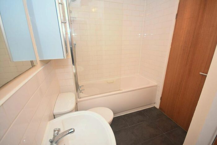 3 Bedroom Flat To Rent In Stretford Rd, Hulme, Manchester, M15