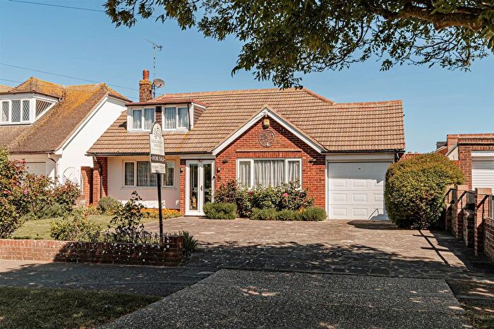 4 Bedroom Detached Bungalow For Sale In Lonsdale Avenue, Margate, CT9 - Photo 1