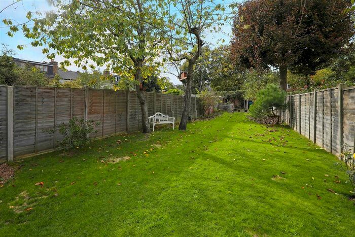 1 Bedroom Flat To Rent In Victoria Road, Twickenham, TW1