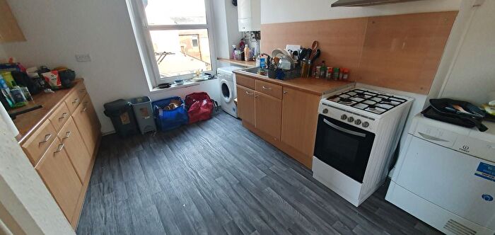 4 Bedroom Flat To Rent In Woodville Road, Cathays, Cardiff, CF24