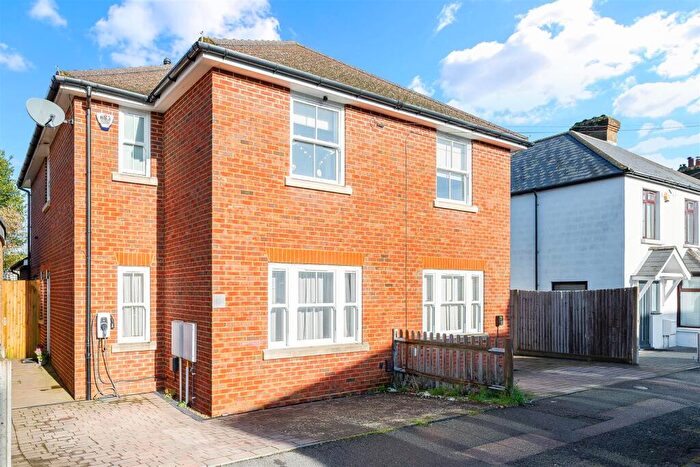 3 Bedroom Semi-Detached House For Sale In Diceland Road, Banstead, SM7