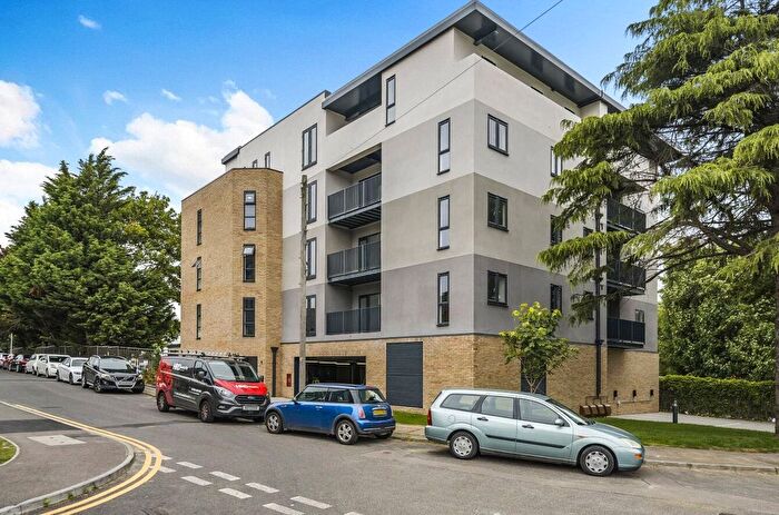 2 Bedroom Flat To Rent In Church Street, Sittingbourne, Kent, ME10